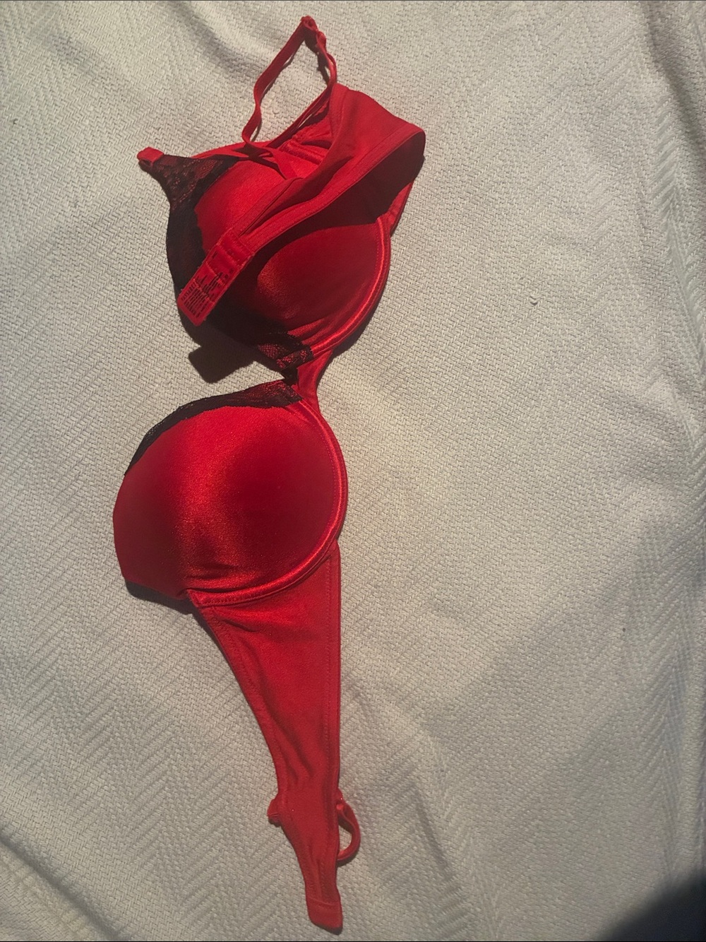 vassarette Red Satin Push-Up Bra with Lace Trim